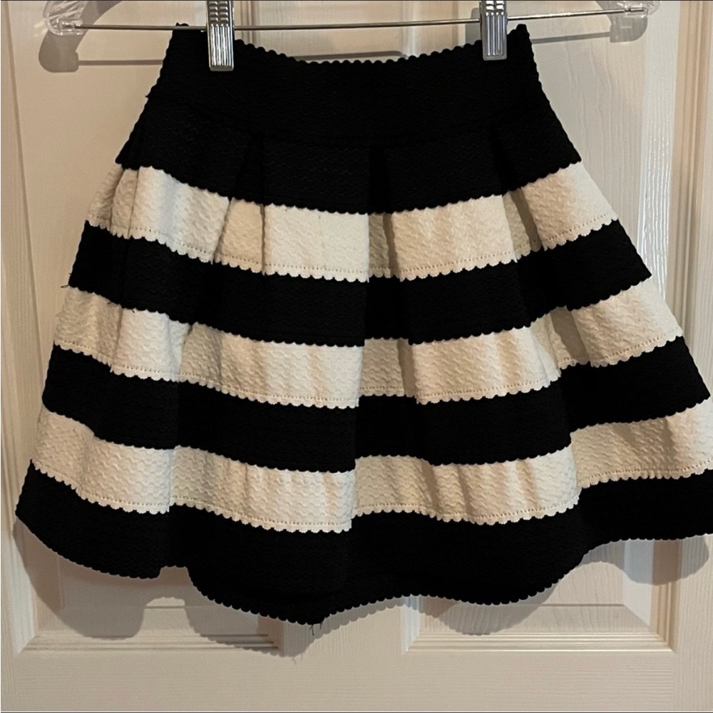 Classic Black and Cream Skater Skirt. Size Ladies S